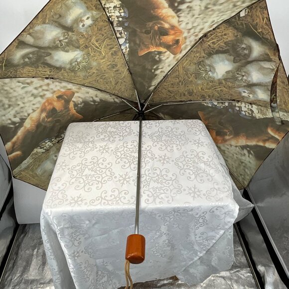 Folding Umbrella With Cat & Kitten Print Wooden Handle Compact For Travel - Picture 3 of 3